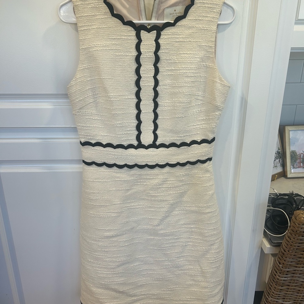 Selling a Kate Spade Scallop Tweed dress

Size 2 in a cream color “sand dune